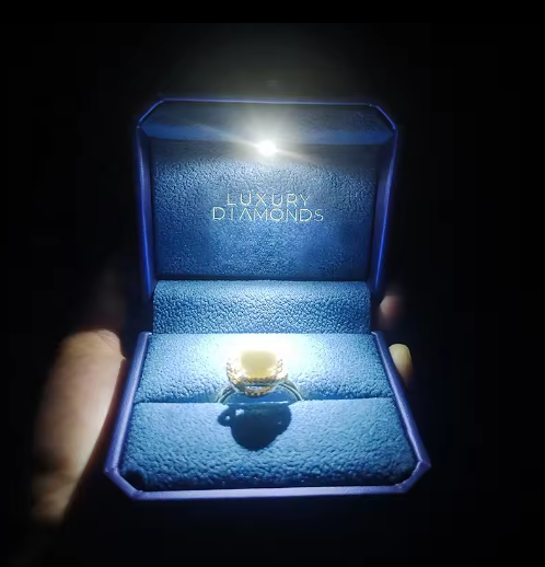 /uploads/image/2024/04/30/Led jewellery box blue leather logo gold stamping luxury led jewellery package custom ring boxes jewelry box with lights.png