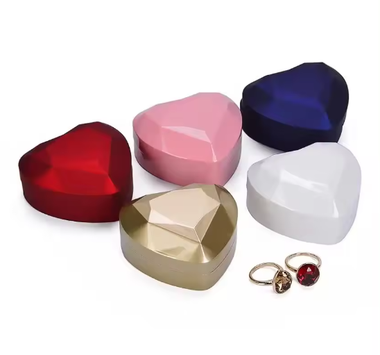 /uploads/image/2024/05/07/Creative Water Chestnut Necklace Box Travel Heart Shape Packing Jewellery Case LED Light Ring Multicolor Pendant Jewelry package.png